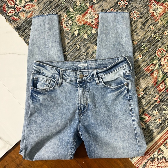 Old Navy Denim - Old Navy rockstar super skinny raw frayed hem denim jeans